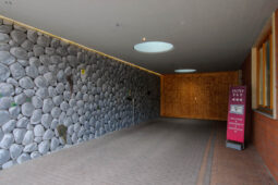 Affresco Murale Tunnel Garage di Salvatore Cosentino e Illuminazione a LED - Maison d'hôtes Le Clos d'Anbot - Valle d'Aosta